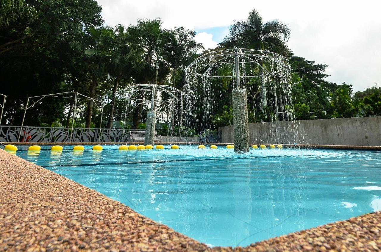 Nature'S Village Resort Bacolod Bagian luar foto